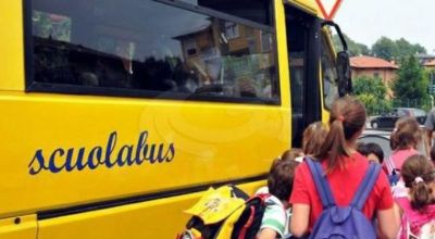 scuolabus con bambini scuolabus con bambini
